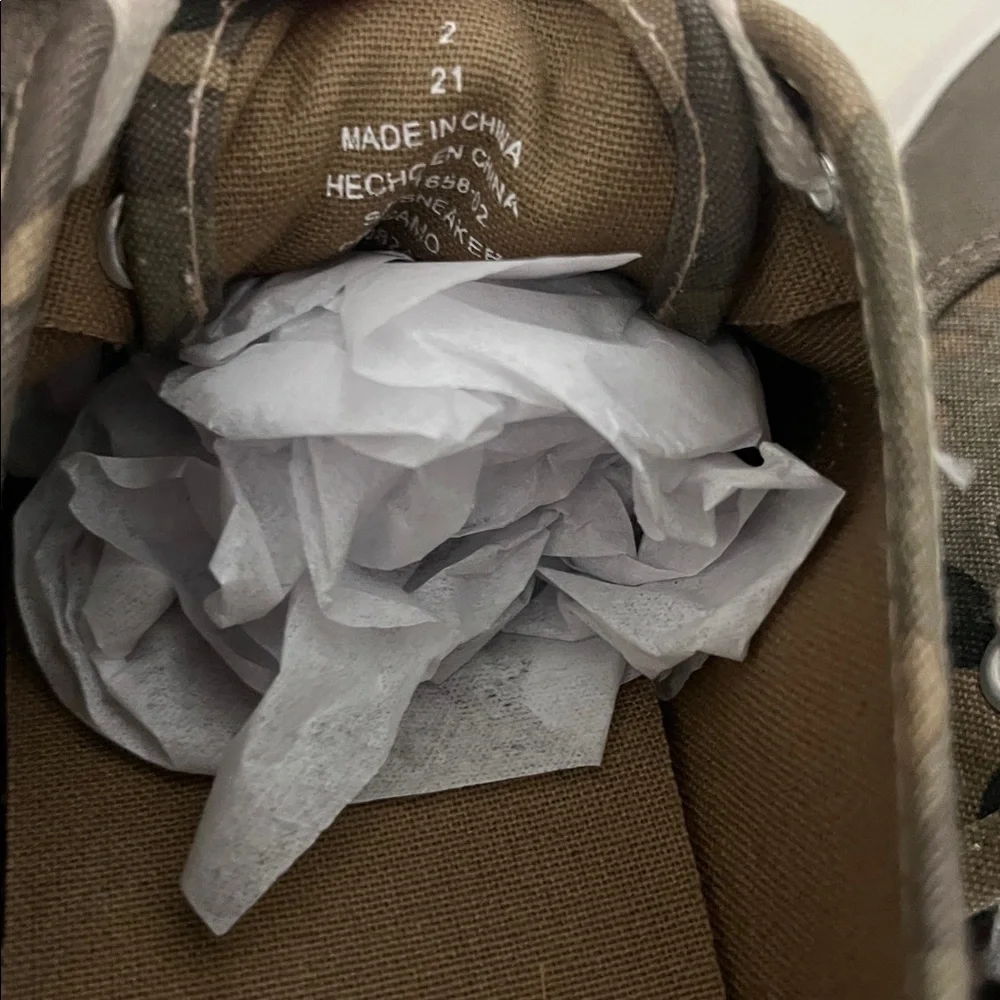 New Old Navy Canvas Shoes Boys Girls Size 2 Camo Camouflage NWT